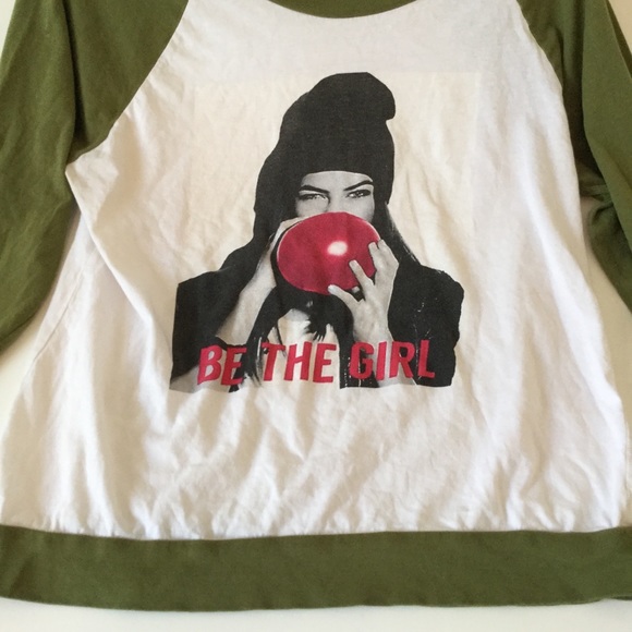 On Fire T Shirt Large Ivory Green "Be the Girl" - Picture 3 of 4